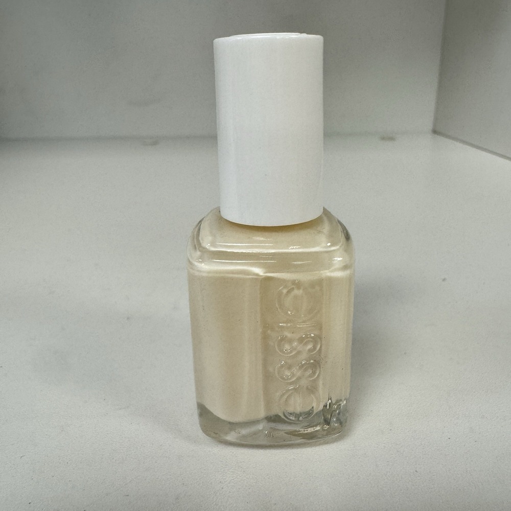 Essie Lacquer - Adore-A-Ball - 422- 0.46oz / 13.5ml new without box